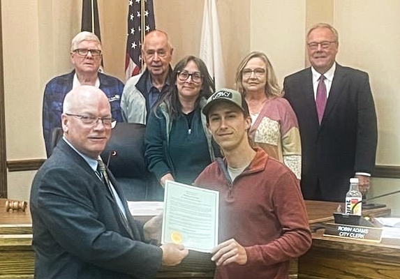 In the foreground, Berea Mayor Bruce Fraley presents the Small Business Saturday proclamation to Alex Sipple of Get Outside KY, who accepted on behalf local merchants in the city. Council members who observed the brief ceremony included (from left) Ronnie Terrill, Jerry Little, Katie Startzman, Teresa Scenters, and Jim Davis.
The number of small businesses is growing in Berea, and officials are urging residents to help keep that trend going by shopping locally this Saturday and throughout the holiday season.
